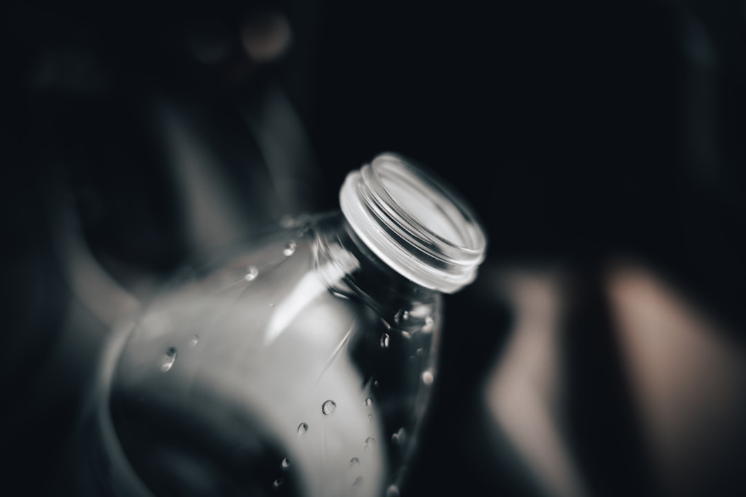 贸易服务信息化解决方案对比：自建系统与专业服务商的选型分析